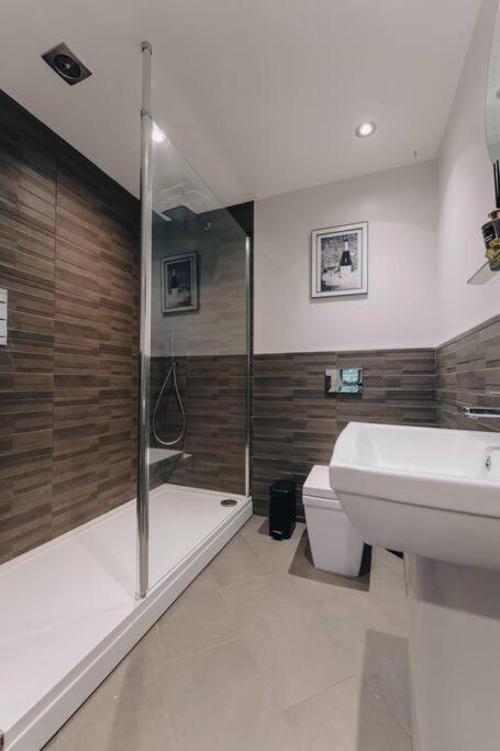 Penthouse Noir - Wyndale Living - Central Bham 2Br 伯明翰 外观 照片